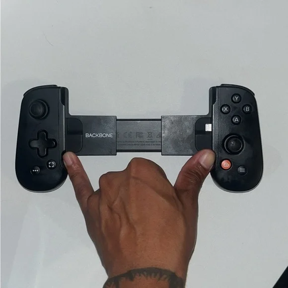 Backbone iPhone Controller - Picture 3 of 3